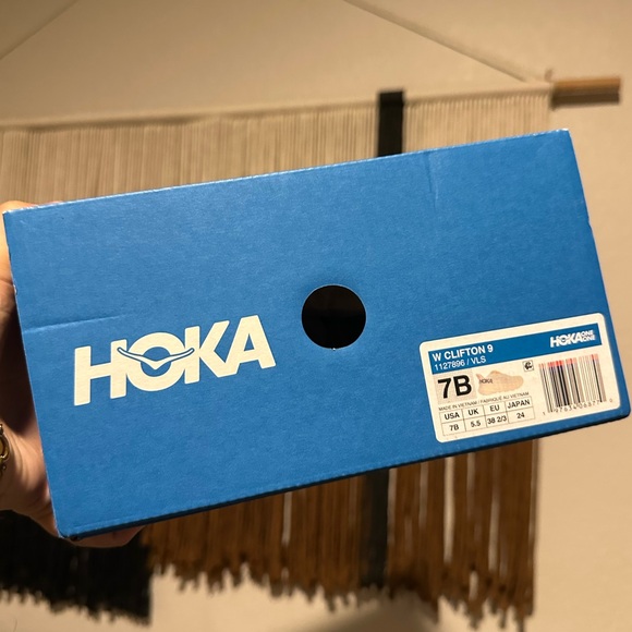 NIB HOKA Clifton 9, Size 7B Running Shoes - Picture 3 of 10